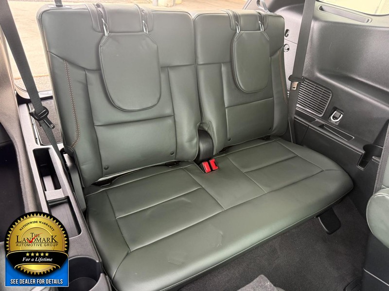 Ford Explorer Vehicle Full-screen Gallery Image 7