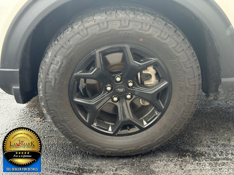 Ford Explorer Vehicle Full-screen Gallery Image 8