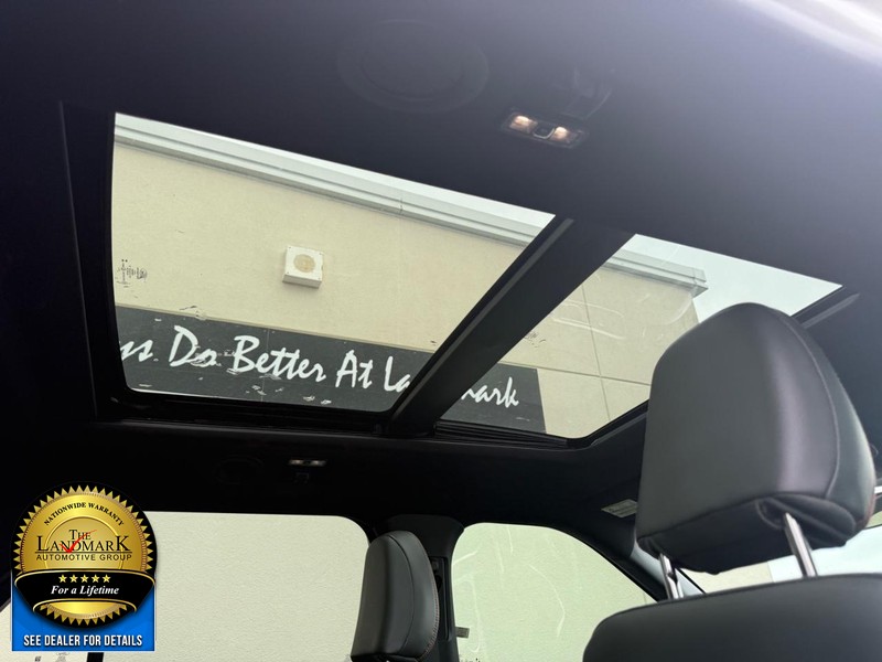 Ford Explorer Vehicle Full-screen Gallery Image 12