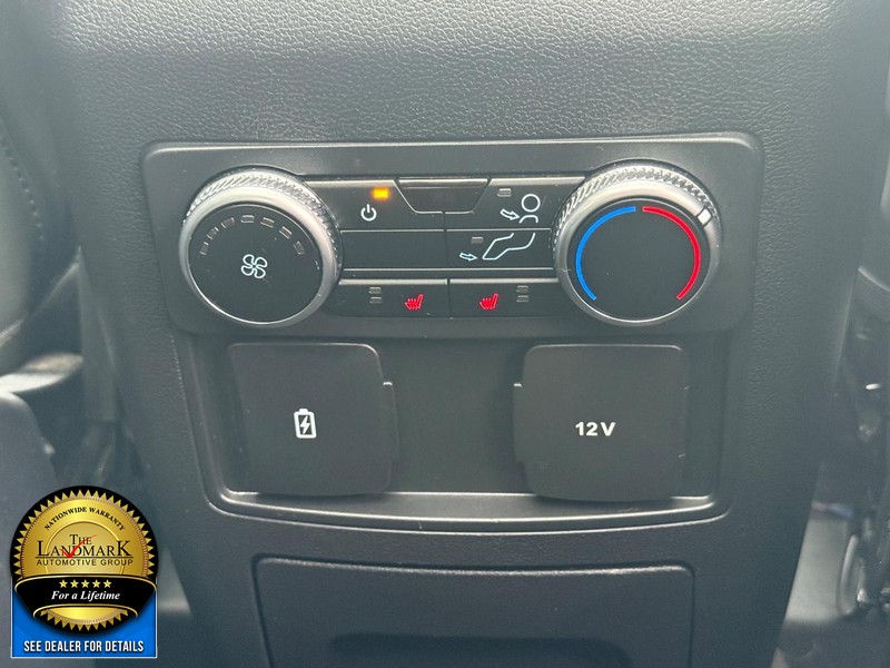 Ford Explorer Vehicle Full-screen Gallery Image 13