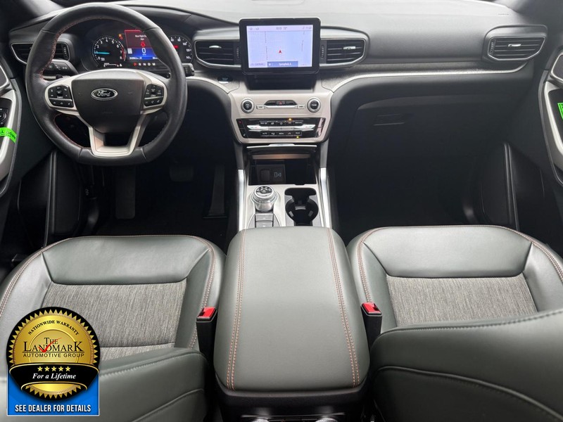 Ford Explorer Vehicle Full-screen Gallery Image 14