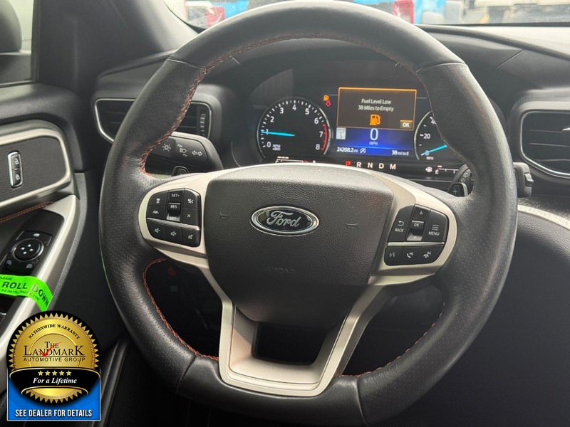 Ford Explorer Vehicle Full-screen Gallery Image 15