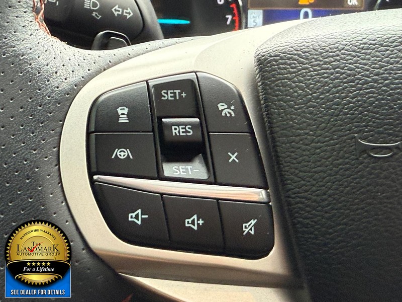 Ford Explorer Vehicle Full-screen Gallery Image 16