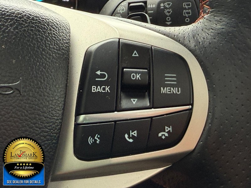 Ford Explorer Vehicle Full-screen Gallery Image 17