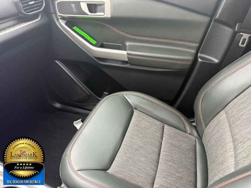 Ford Explorer Vehicle Full-screen Gallery Image 23