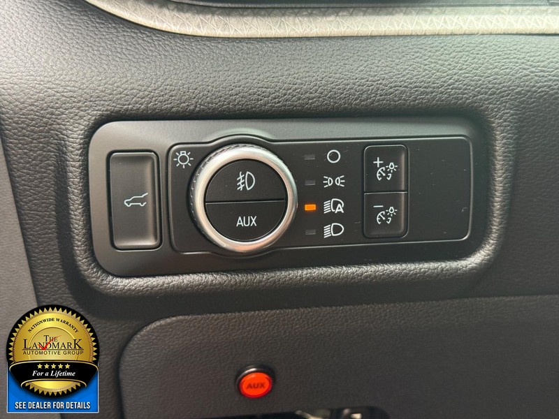 Ford Explorer Vehicle Full-screen Gallery Image 25