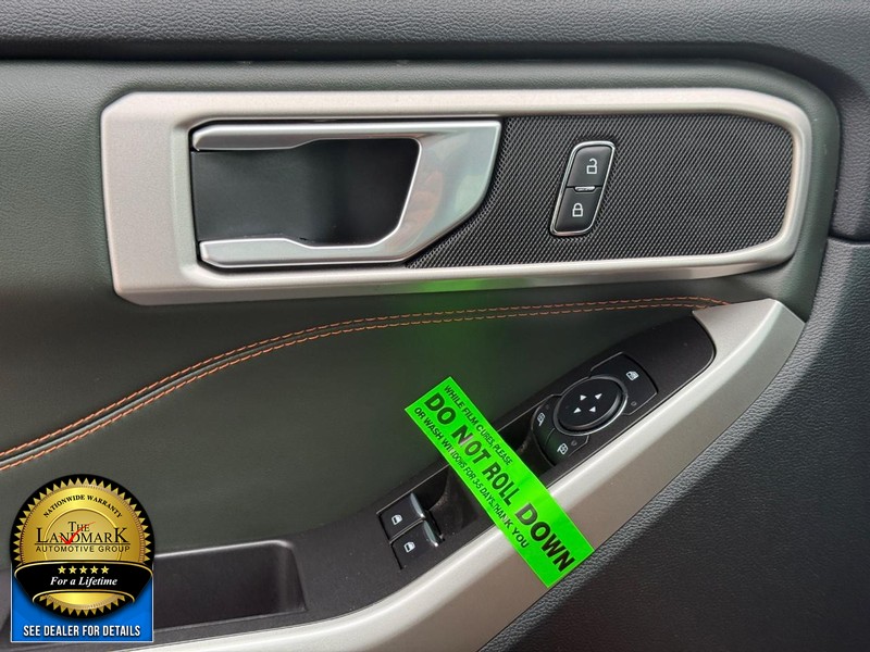 Ford Explorer Vehicle Full-screen Gallery Image 26