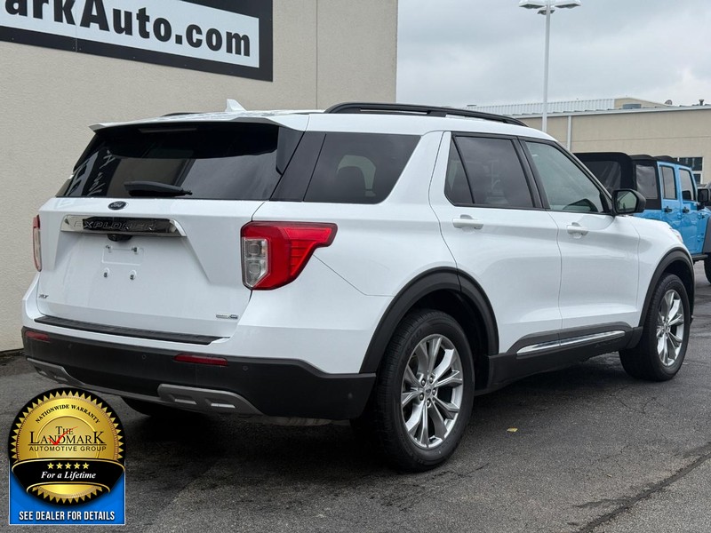 Ford Explorer Vehicle Full-screen Gallery Image 3