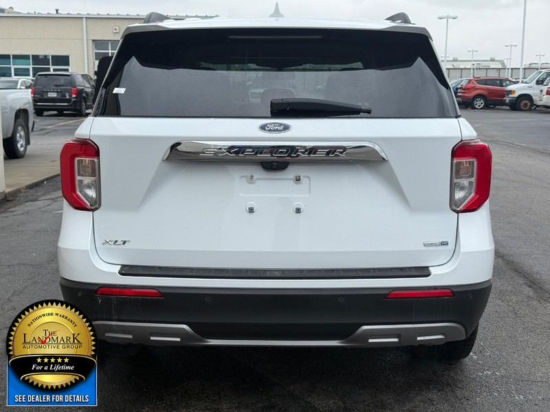 Ford Explorer Vehicle Full-screen Gallery Image 4