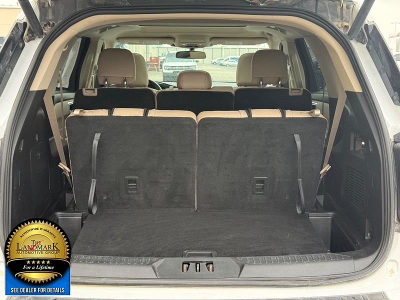 Ford Explorer Vehicle Full-screen Gallery Image 6