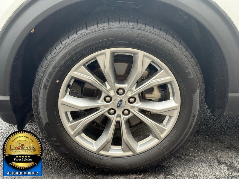 Ford Explorer Vehicle Full-screen Gallery Image 7