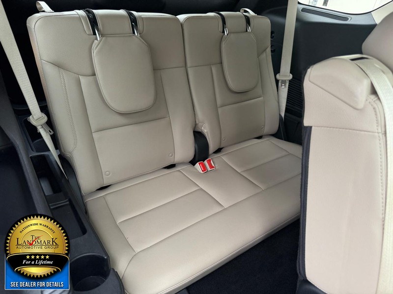 Ford Explorer Vehicle Full-screen Gallery Image 10