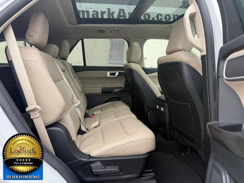 Ford Explorer Vehicle Full-screen Gallery Image 11