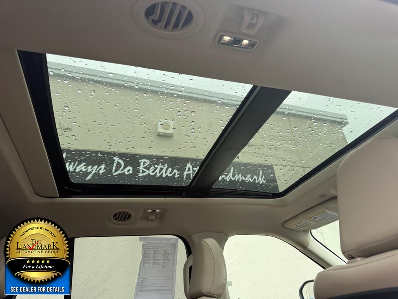 Ford Explorer Vehicle Full-screen Gallery Image 12