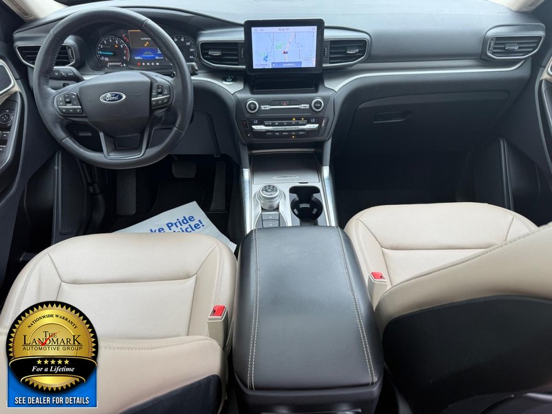 Ford Explorer Vehicle Full-screen Gallery Image 14