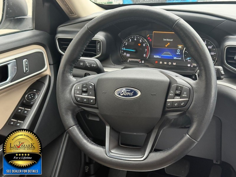 Ford Explorer Vehicle Full-screen Gallery Image 15