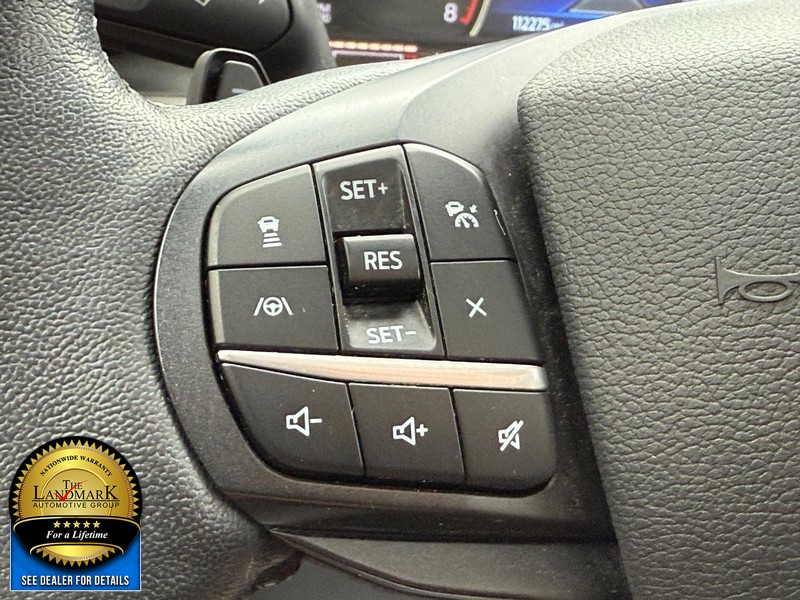 Ford Explorer Vehicle Full-screen Gallery Image 16