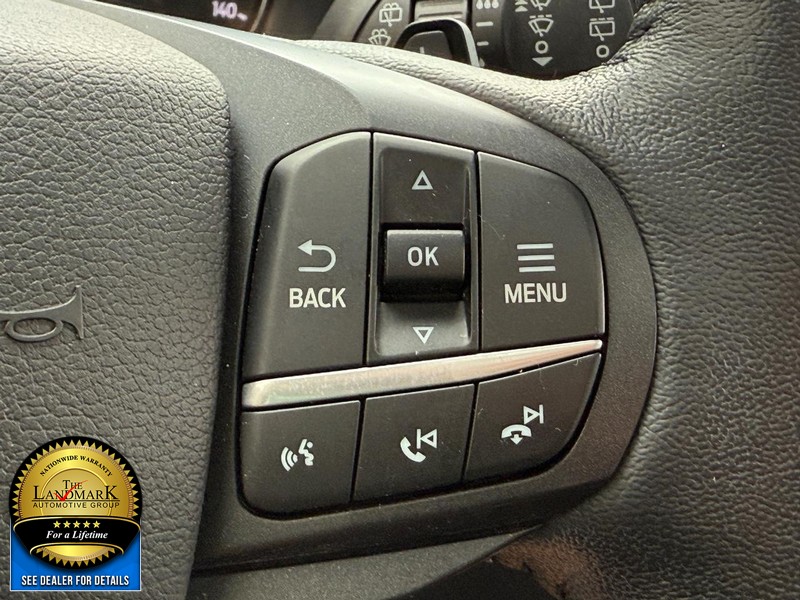 Ford Explorer Vehicle Full-screen Gallery Image 17