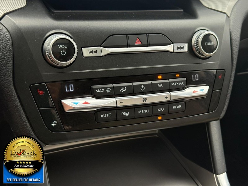 Ford Explorer Vehicle Full-screen Gallery Image 20