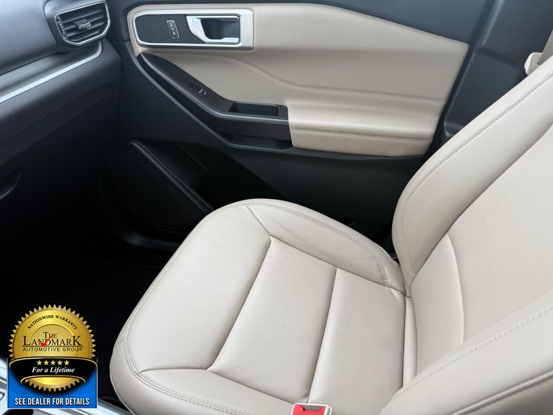 Ford Explorer Vehicle Full-screen Gallery Image 22