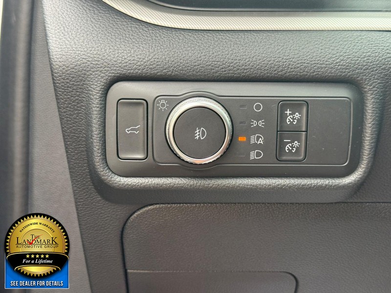 Ford Explorer Vehicle Full-screen Gallery Image 25