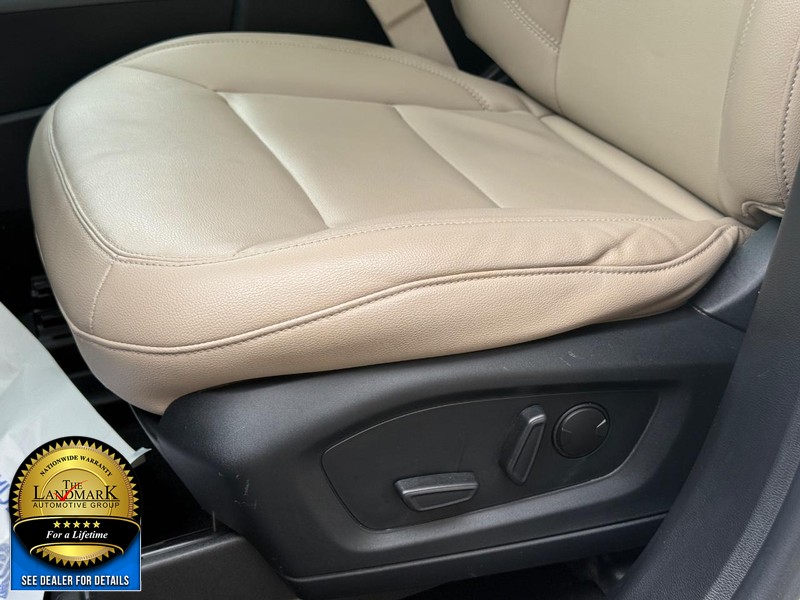 Ford Explorer Vehicle Full-screen Gallery Image 27