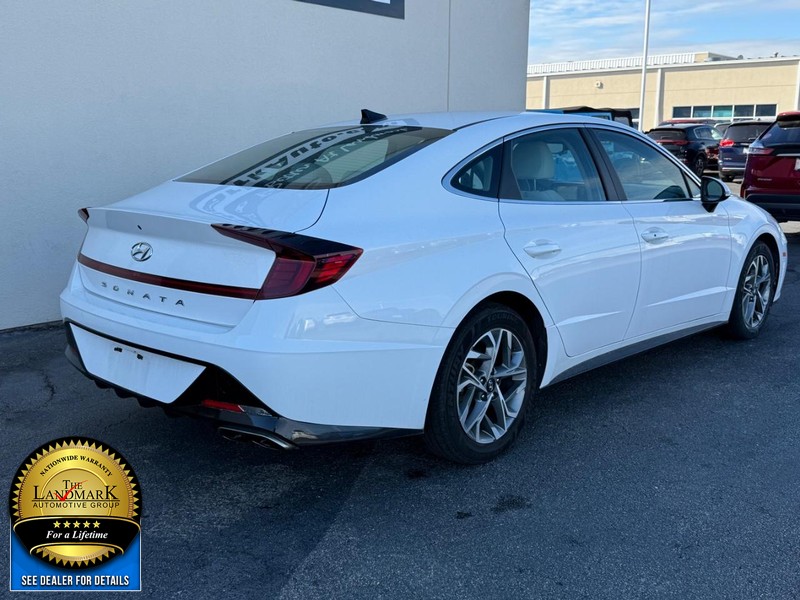 Hyundai Sonata Vehicle Full-screen Gallery Image 3