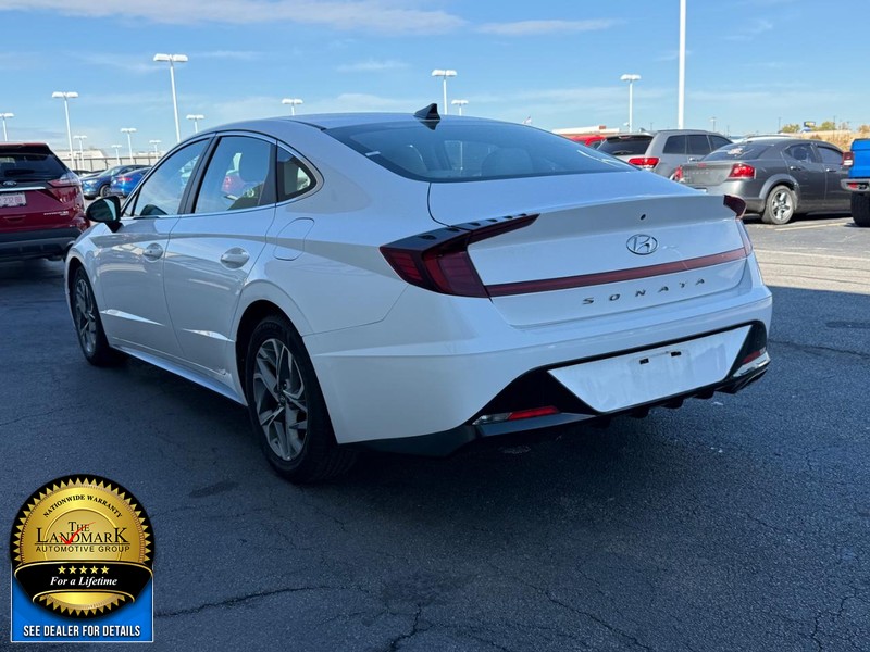 Hyundai Sonata Vehicle Full-screen Gallery Image 6