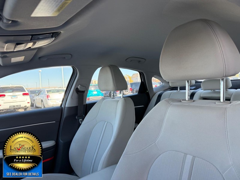 Hyundai Sonata Vehicle Full-screen Gallery Image 9