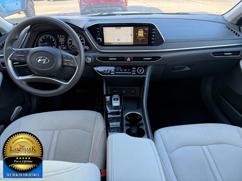 Hyundai Sonata Vehicle Full-screen Gallery Image 17
