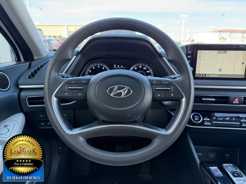 Hyundai Sonata Vehicle Full-screen Gallery Image 18