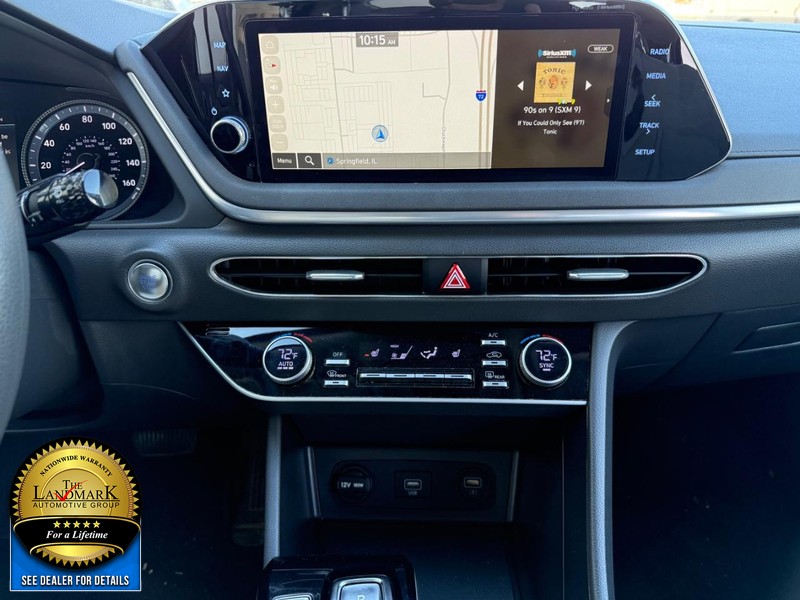 Hyundai Sonata Vehicle Full-screen Gallery Image 19