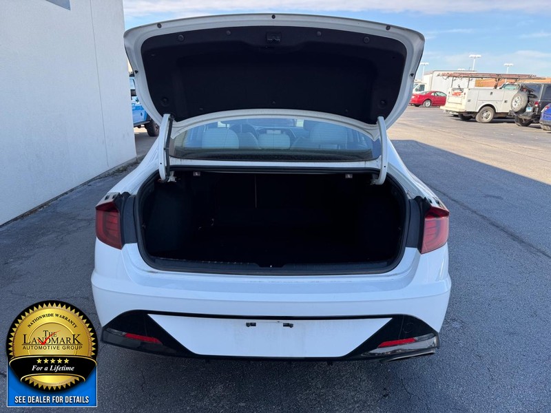 Hyundai Sonata Vehicle Full-screen Gallery Image 20