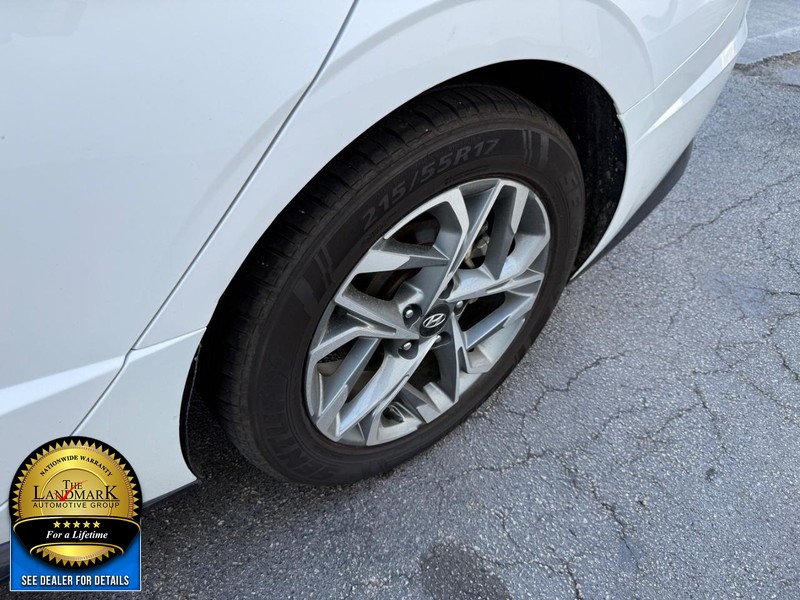 Hyundai Sonata Vehicle Full-screen Gallery Image 21