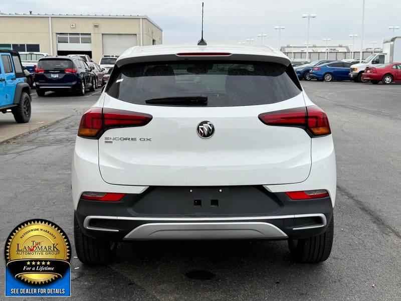 Buick Encore GX Vehicle Full-screen Gallery Image 7