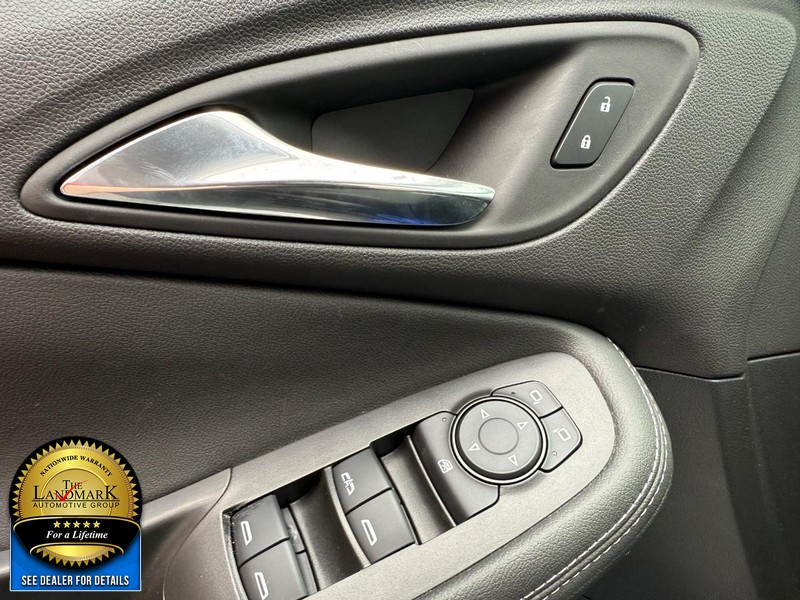 Buick Encore GX Vehicle Full-screen Gallery Image 8