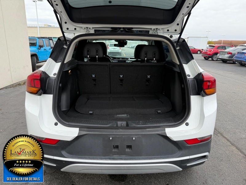 Buick Encore GX Vehicle Full-screen Gallery Image 19