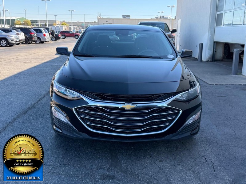 Chevrolet Malibu Vehicle Full-screen Gallery Image 4