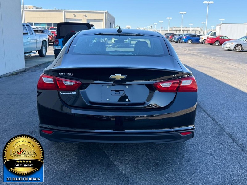 Chevrolet Malibu Vehicle Full-screen Gallery Image 7