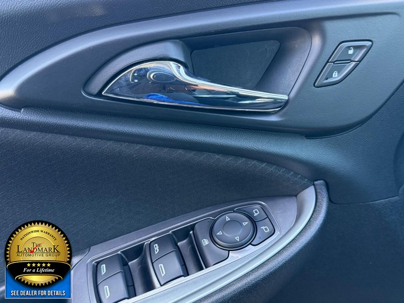 Chevrolet Malibu Vehicle Full-screen Gallery Image 8