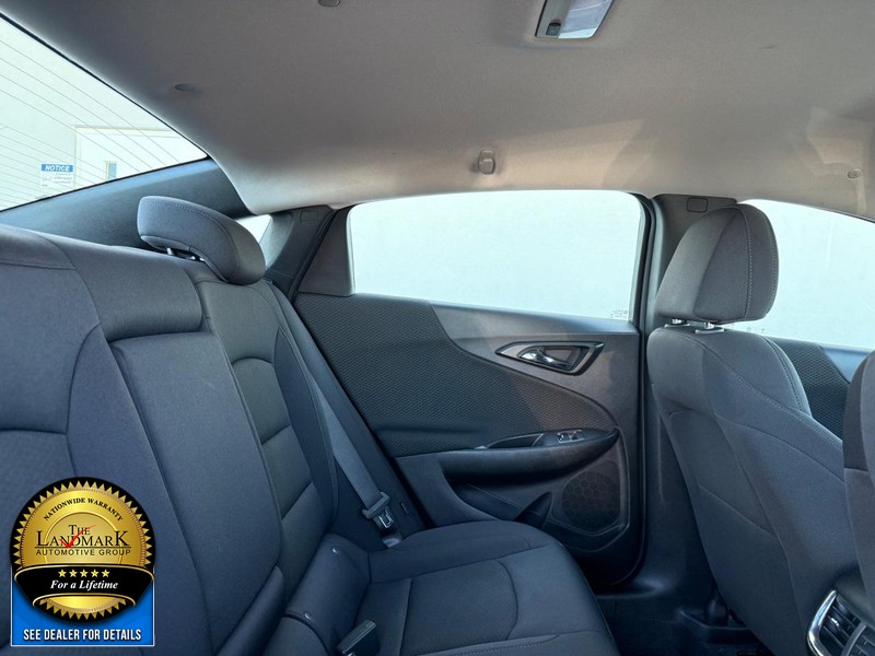 Chevrolet Malibu Vehicle Full-screen Gallery Image 15