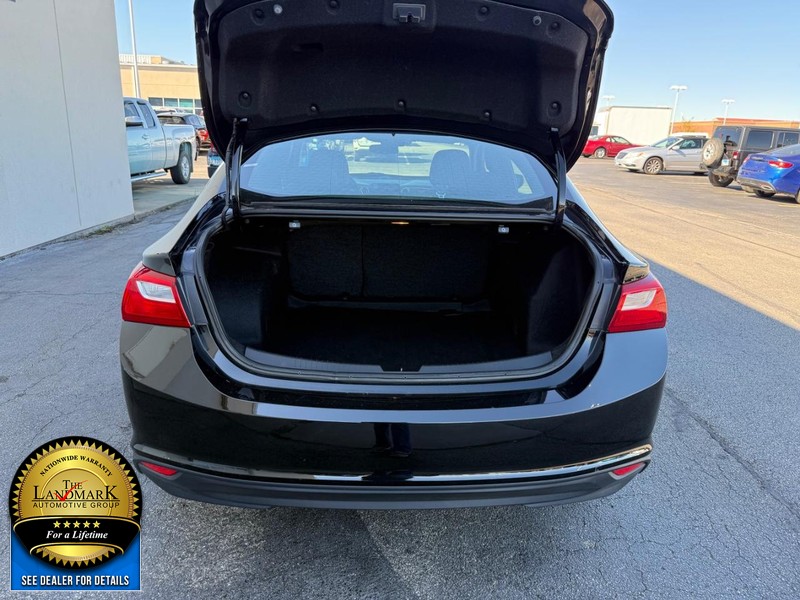 Chevrolet Malibu Vehicle Full-screen Gallery Image 19