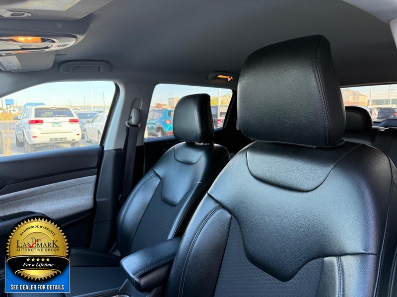 Jeep Compass Vehicle Full-screen Gallery Image 9