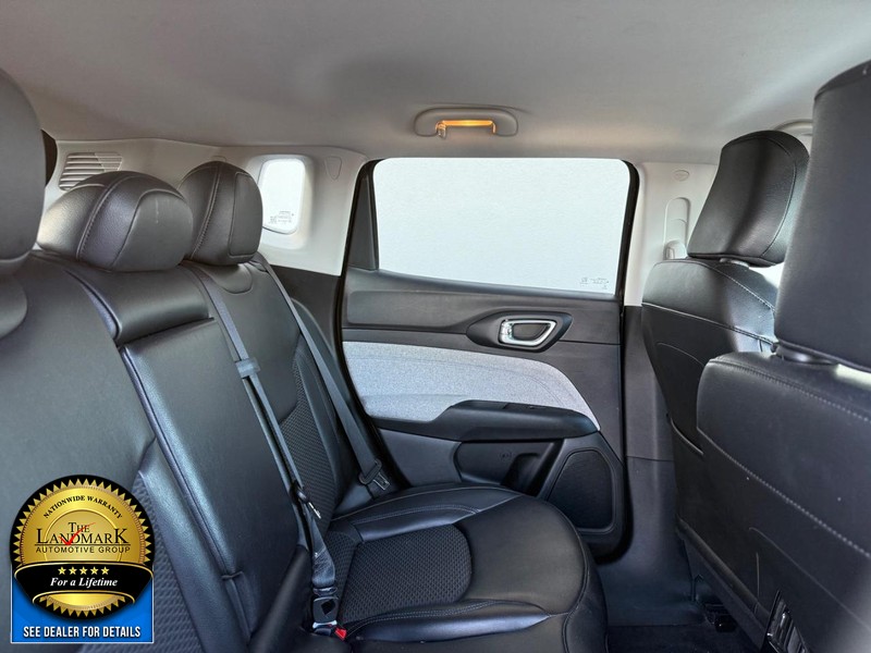 Jeep Compass Vehicle Full-screen Gallery Image 14