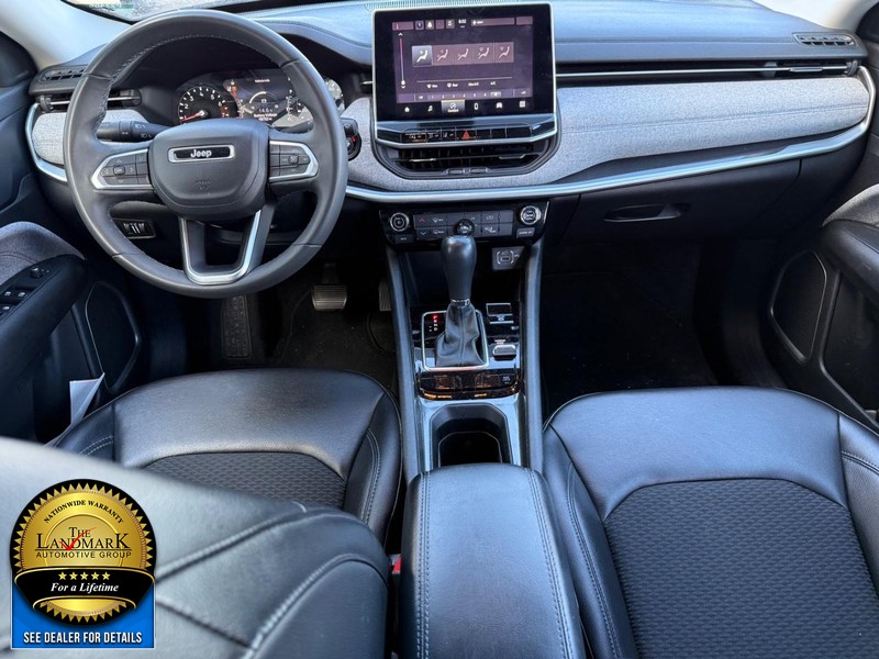 Jeep Compass Vehicle Full-screen Gallery Image 15