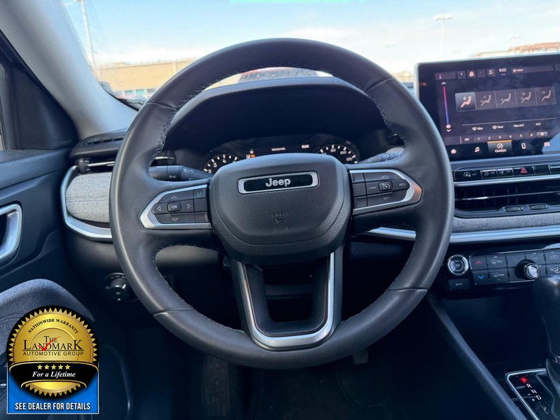 Jeep Compass Vehicle Full-screen Gallery Image 16