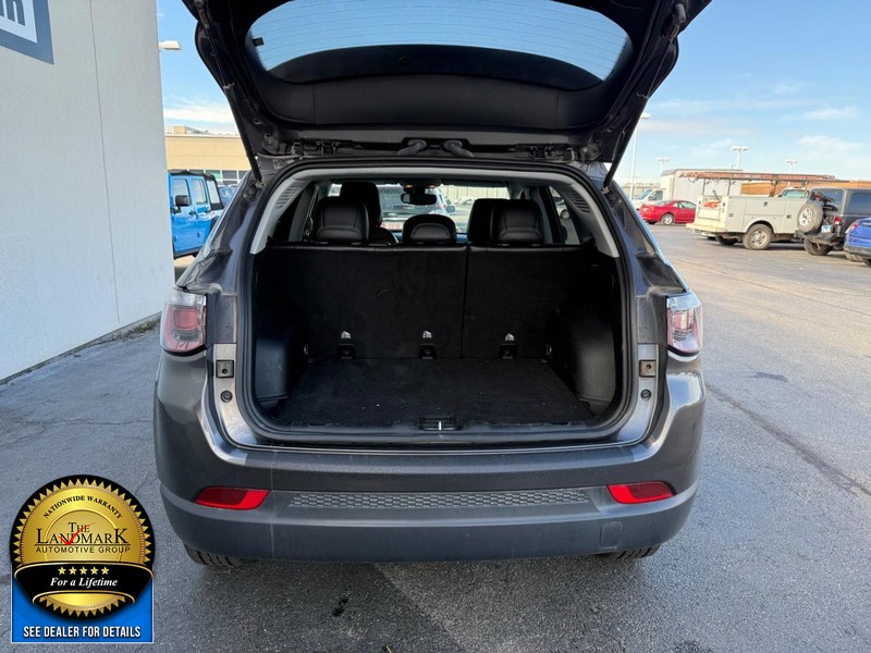 Jeep Compass Vehicle Full-screen Gallery Image 18