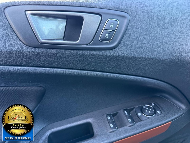 Ford EcoSport Vehicle Full-screen Gallery Image 8