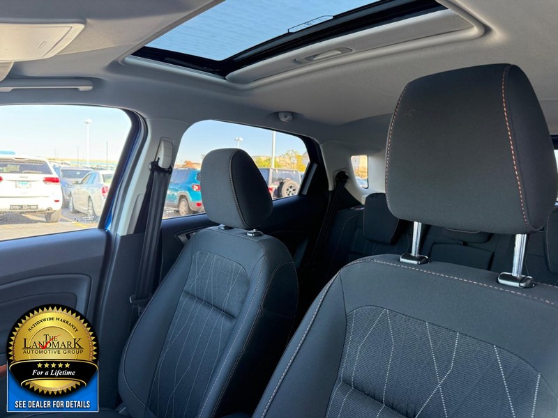 Ford EcoSport Vehicle Full-screen Gallery Image 9