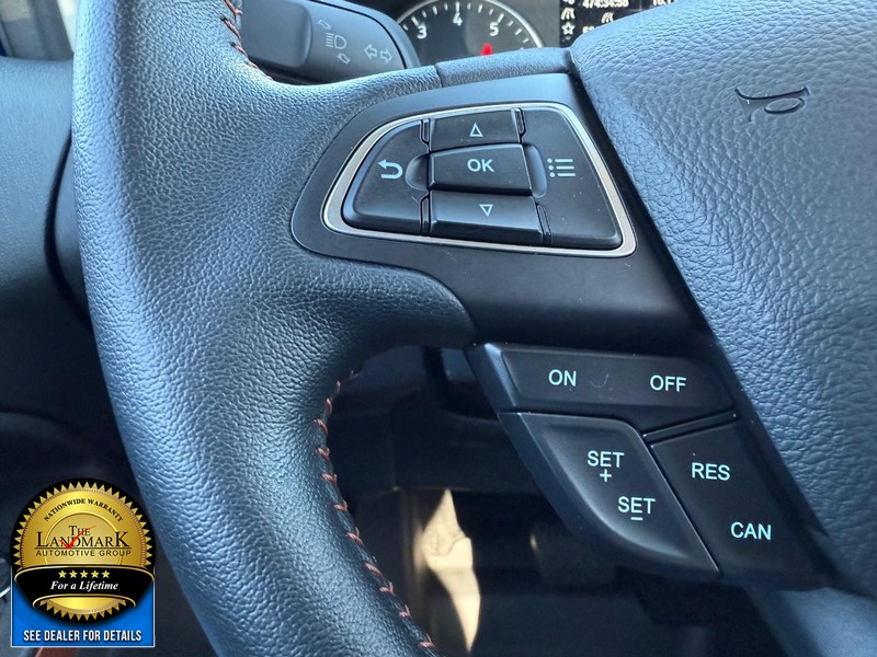 Ford EcoSport Vehicle Full-screen Gallery Image 10